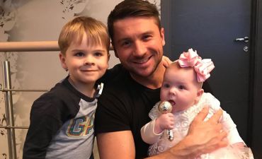 Сергей Лазарев с сыном и дочкой