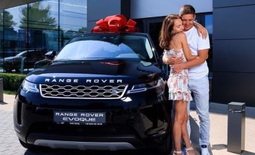 Владимир Остапчук подарил машину своей новой девушке