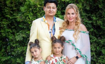Камалия с мужем и детьми