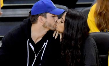 Зацеловал: Эштон Катчер и Мила Кунис продемонстрировали страсть на хоккейном матче