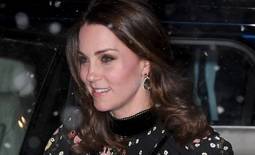 Снег и мороз - не помеха: беременная Кейт Миддлтон появилась на улице в тонком платье и туфлях