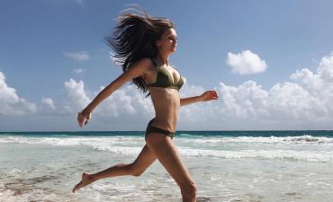 Алла Костромичева похвасталась идеальным телом в бикини