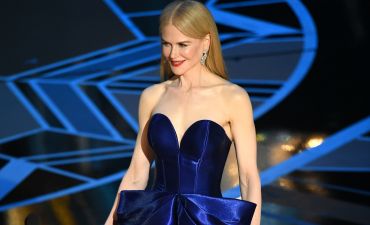 Оскар-2018: Николь Кидман в роскошном платье с высоким разрезом и огромным бантом впереди