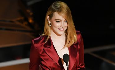 Не платьями едиными: Эмма Стоун появилась на "Оскаре" в брюках