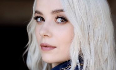 Міка Ньютон