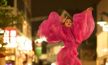 Тіна Кароль у Японії знялася в прозорих сексі-сукнях