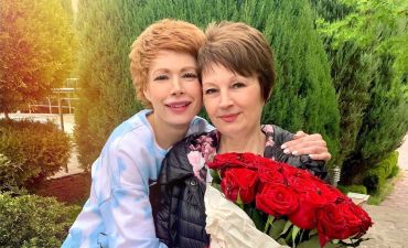 Олена-Крістіна Лебідь з мамою