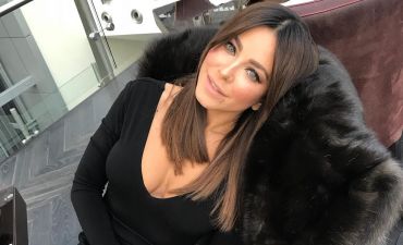 Три поколения на одном фото: Ани Лорак растрогала снимком с мамой и дочкой