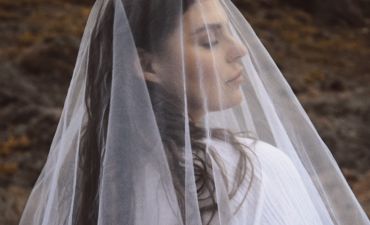 Солистка KAZKA обручилась: Александра Зарицкая выходит замуж