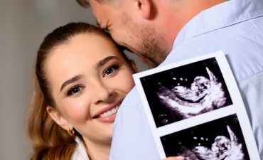 Ведущая марафона новостей и «1+1» беременна первенцем: Наталья Островская впервые показала мужа