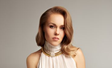 Певица ALYOSHA с тремя детьми вернулась в Украину