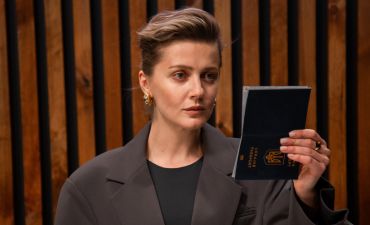 Смеяться и плакать: KOLA написала ироническую песню об отсутствии отца в ее жизни