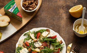 салат з грушею та сиром Dorblu