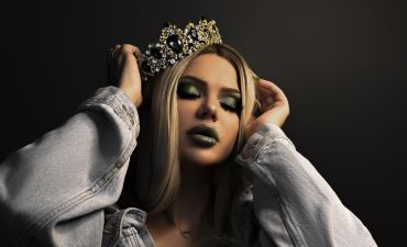 Співачка Arteana