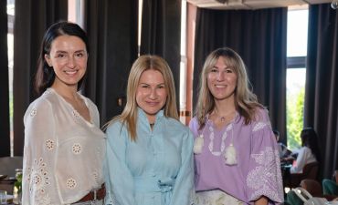 Неля Шовкопляс, Валентина Хамайко, Ксенія Литвинова на зустрічі Strum Business Activity