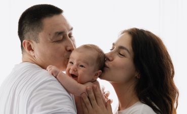 Іванна Онуфрійчук і її чоловік Алмаз з сином Адамом