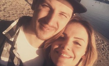 Свечи по всей комнате и слезы радости: MamaRika рассказала о романтичном предложении руки и сердца