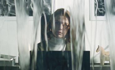 Дім за склом