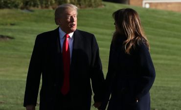 Забудем все обиды: Дональд и Мелания Трамп не скрывают нежных чувств друг к другу