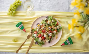 салат з сиром Dorblu, куркою та виноградом