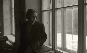 Ажнов у ролі Малевича