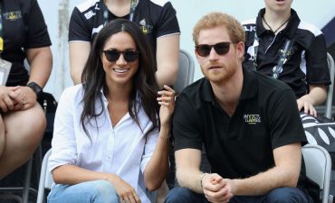 Меган Маркл и принц Гарри первый поцелуй