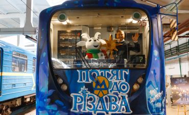 В киевском метро появился арт-поезд, посвященный традициям украинского Рождества