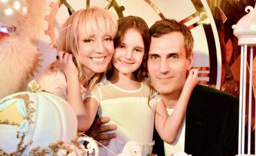 Кристина Орбакайте с семьей