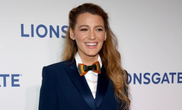 Блейк Лайвли в пиджаке