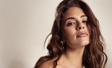 Эшли Грэм в купальнике