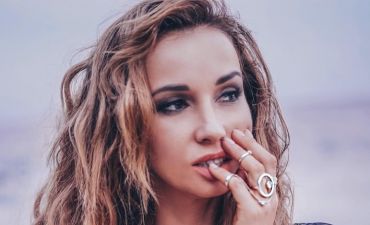 Анфиса Чехова в купальнике