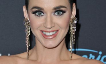 Кэти Перри в красном платье