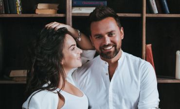 Тимур Мирошниченко с беременной женой