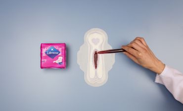 Красноречивый призыв: Libresse не побоялись показать в своей рекламе кровь