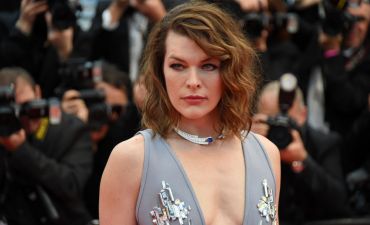 Мила Йовович в Каннах