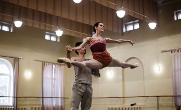 Петра Конти, Александр Стоянов