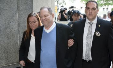 Харви Вайнштейн сдался полиции