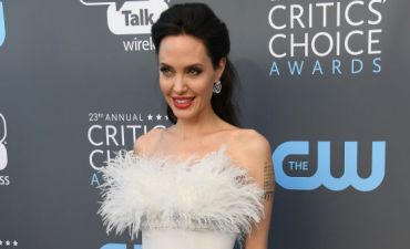 Анджелина Джоли