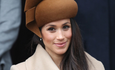 разбираем детально наряд Меган Маркл на Рождество