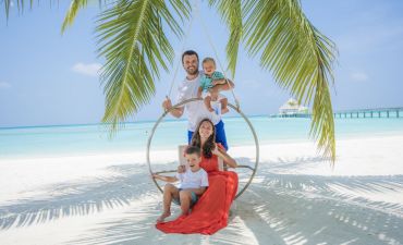 гриша с семьей на мальдивх