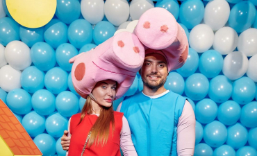 Слава Неангелы в наряде свинки Пеппы устроила грандиозный день рождения для своих детей