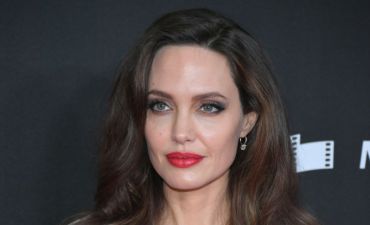 Анджелина Джоли