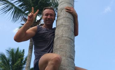 Олег Винник на пальме