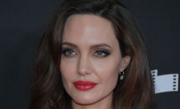 Анджелина Джоли