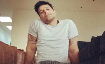 Совершенно голый! Рики Мартин взбудоражил сеть снимком из ванной