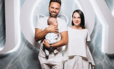 Тимур Мирошниченко с женой и дочкой