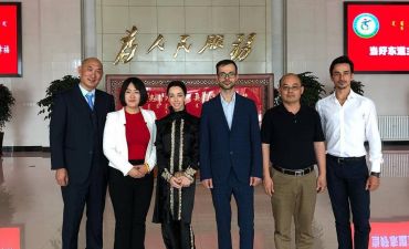 Александр Стоянов и Екатерина Кухар слетали в Китай на встречу с правительством