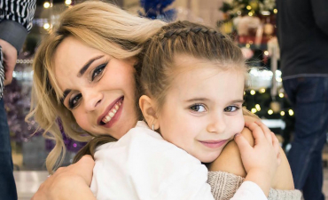 Как же это мило! Дочь читает беременной Лилии Ребрик сказку