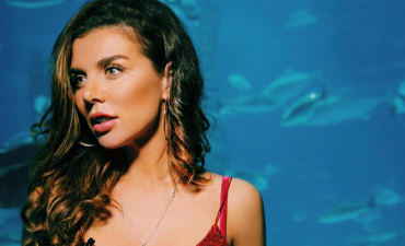 Многодетная мама Анна Седокова восхищает аппетитными формами в бикини