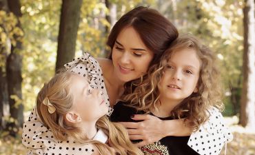 Алена Лавренюк с дочками